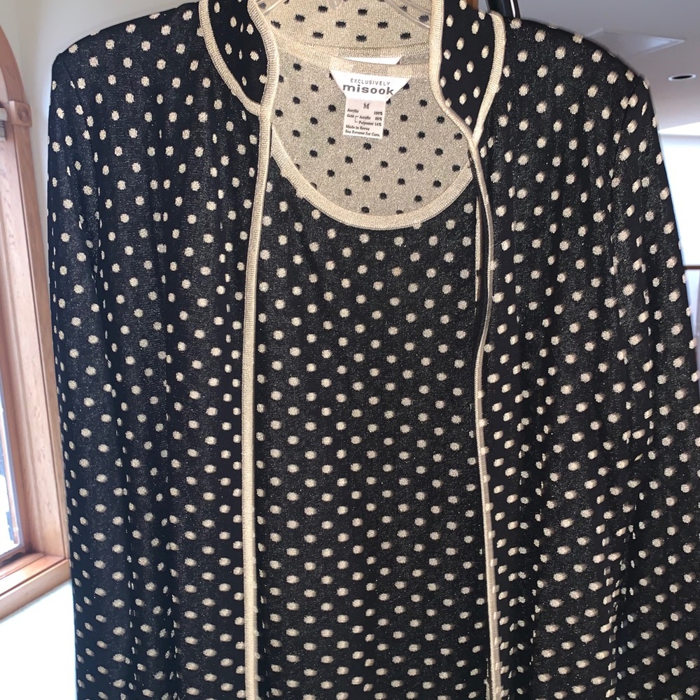 A jacket and undershirt set